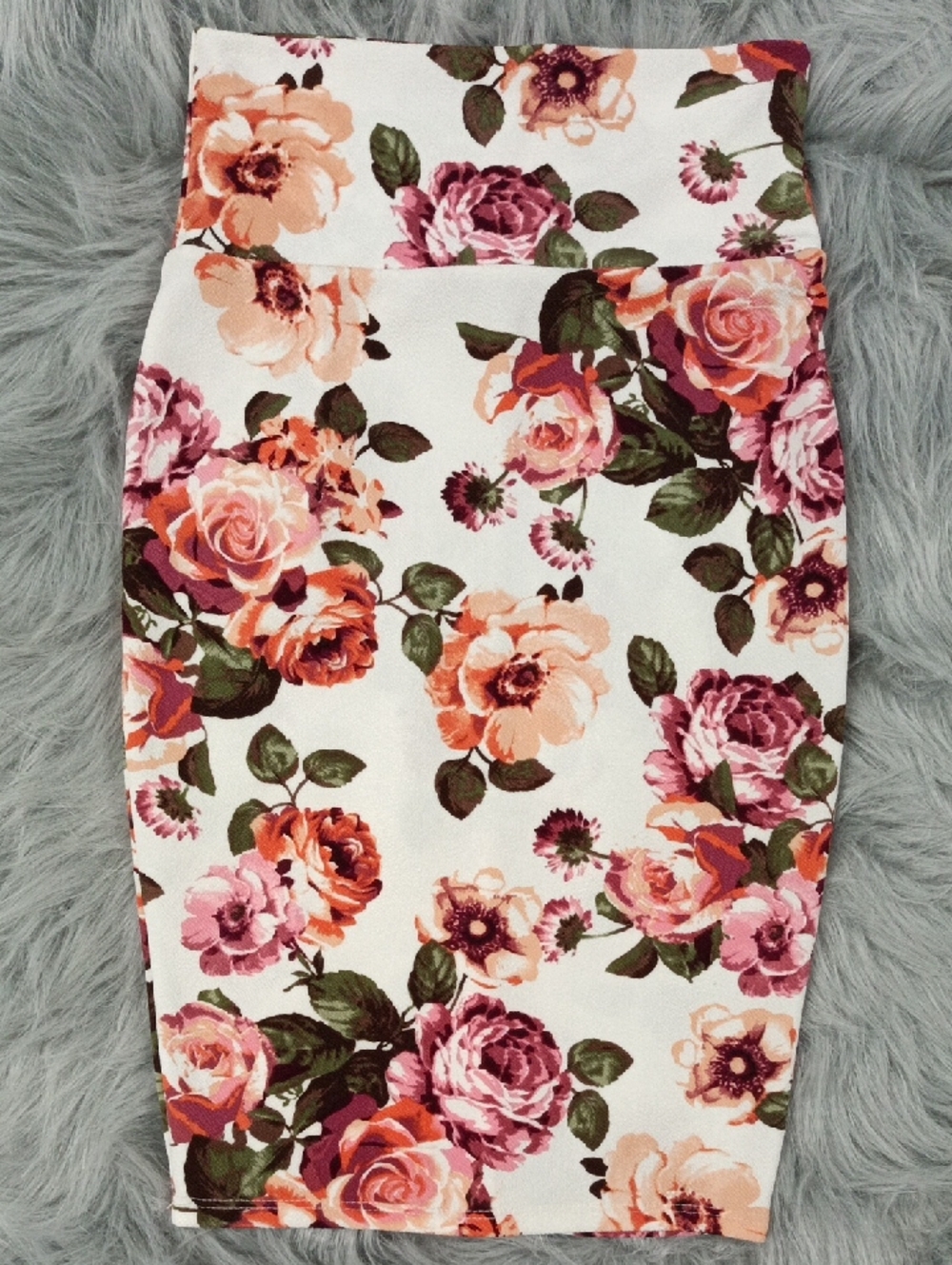 Silhouette Floral Pencil Skirt – White with Pink & Peach Roses | Size Small
